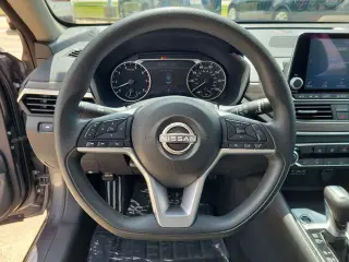 Nissan Altima 2025 2.5 SV 4dr Sedán