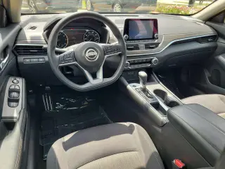 Nissan Altima 2025 2.5 SV 4dr Sedán