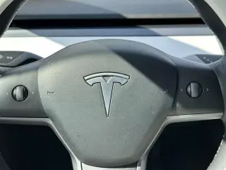 Tesla Model Y 2023 AWD Long Range 4dr Crossover
