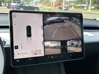 Tesla Model Y 2023 AWD Long Range 4dr Crossover