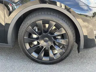 Tesla Model Y 2023 AWD Long Range 4dr Crossover