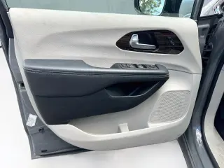Chrysler Pacifica 2023 Limited 4dr Minivan