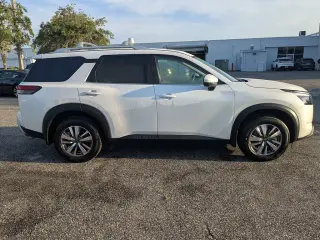 Nissan Pathfinder 2025 SUV de 4 puertas SL