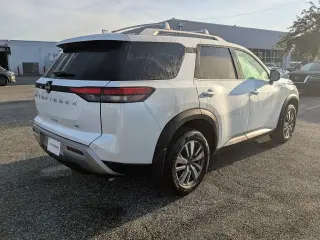 Nissan Pathfinder 2025 SUV de 4 puertas SL