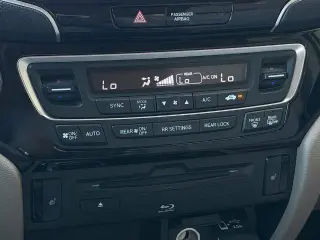 Honda Pilot 2021 Touring SUV 4 puertas con asientos traseros tipo capitán