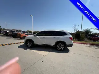 Honda Pilot 2021 Touring SUV 4 puertas con asientos traseros tipo capitán