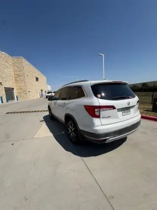 Honda Pilot 2021 Touring SUV 4 puertas con asientos traseros tipo capitán