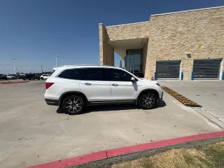 Honda Pilot 2021 Touring SUV 4 puertas con asientos traseros tipo capitán