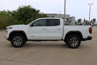 GMC Canyon 2024 4x4 AT4 4dr Crew Cab 5 ft. SB