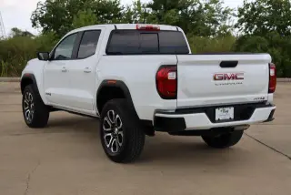 GMC Canyon 2024 4x4 AT4 4dr Crew Cab 5 ft. SB