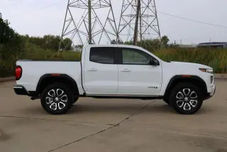 GMC Canyon 2024 4x4 AT4 4dr Crew Cab 5 ft. SB