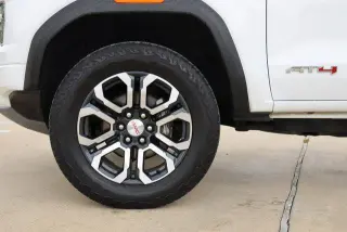 GMC Canyon 2024 4x4 AT4 4dr Crew Cab 5 ft. SB