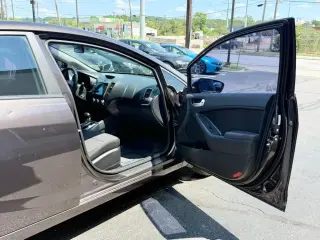 Kia Forte 2018 LX 4dr Sedán 6M