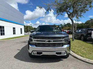 Chevrolet Silverado 1500 2021 4x4 LTZ 4 puertas Crew Cab 5.8 pies. c/estribo