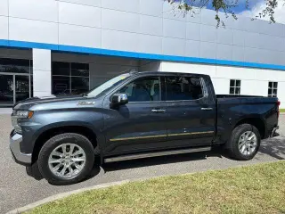 Chevrolet Silverado 1500 2021 4x4 LTZ 4 puertas Crew Cab 5.8 pies. c/estribo