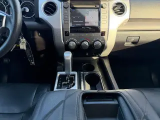 Toyota Tundra 2016 4x2 SR5 4dr CrewMax Cab Pickup SB (4.6L V8)