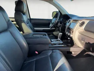 Toyota Tundra 2016 4x2 SR5 4dr CrewMax Cab Pickup SB (4.6L V8)