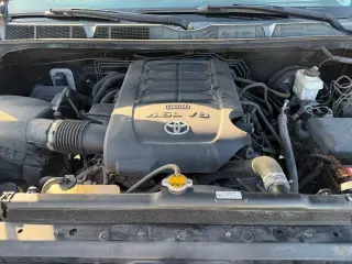 Toyota Tundra 2016 4x2 SR5 4dr CrewMax Cab Pickup SB (4.6L V8)