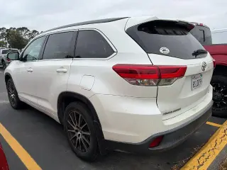 Toyota Highlander 2017 con tracción en las cuatro ruedas y SE 4dr SUV