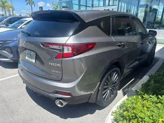 Acura RDX 2023 SH-AWD SUV de 4 puertas con paquete Advance y A-SPEC