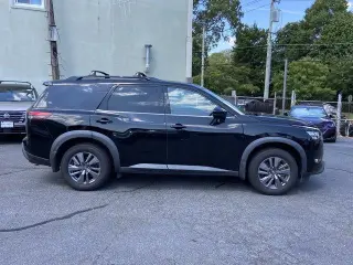Nissan Pathfinder 2024 AWD SV 4puertas SUV