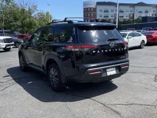 Nissan Pathfinder 2024 AWD SV 4puertas SUV