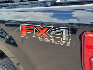 Ford F-250 Super Duty 2020 4x4 Lariat 4dr Crew Cab 6.8 ft. SB Pickup