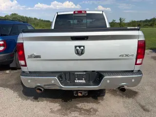 Ram 1500 2016 4x4 SLT Cabina Crew 4 puertas Pickup 5.5 pies