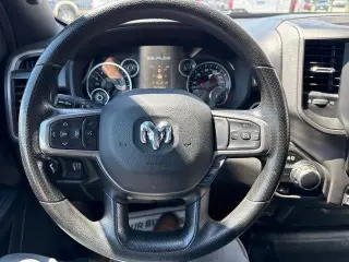 Ram 1500 2023 4x2 Tradesman Quad Cab de 4 puertas, cama de 6.4 pies