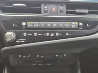Lexus ES 350 2022 4dr Sedán