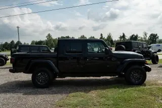 Jeep Gladiator 2025 4x4 Deportivo 4dr Cabina de Crew 5.0 ft. SB