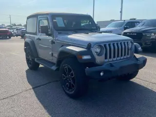 Jeep Wrangler 2018 4x4 Sport 2dr SUV (lanzamiento a mitad de año)
