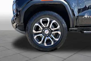 GMC Canyon 2023 4x4 AT4 4dr Crew Cab 5 ft. SB