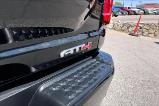 GMC Canyon 2023 4x4 AT4 4dr Crew Cab 5 ft. SB