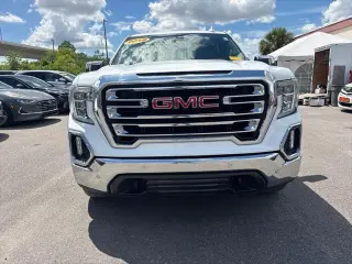 GMC Sierra 1500 2019 4x4 SLT 4 puertas Crew Cab 5.8 pies SB