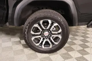 GMC Canyon 2024 4x4 AT4 4puertas Crew Cab 5 pies. SB