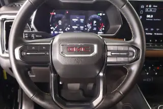 GMC Canyon 2024 4x4 AT4 4puertas Crew Cab 5 pies. SB