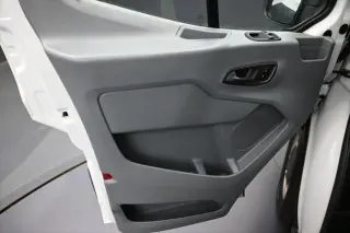 Furgoneta de carga Ford Transit 2017 150 3 puertas distancia entre ejes corta techo bajo con puertas laterales de pasajero 60/40