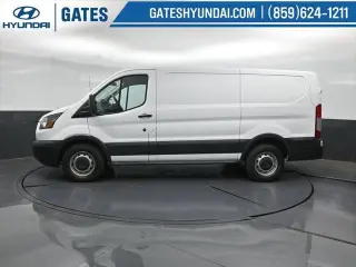 Furgoneta de carga Ford Transit 2017 150 3 puertas distancia entre ejes corta techo bajo con puertas laterales de pasajero 60/40
