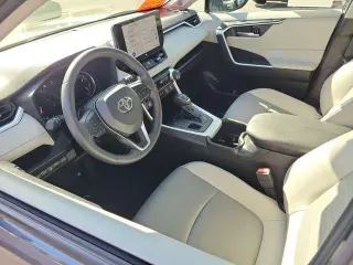 Toyota RAV4 2023 AWD XLE Premium 4dr SUV