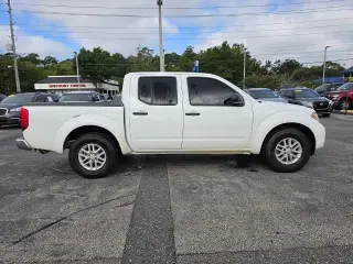 Nissan Frontier 2016 4x2 SV Cabina 4 puertas 5 ft. SB Camioneta 5A