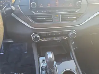 Nissan Altima 2024 2.5 SV 4dr Sedán