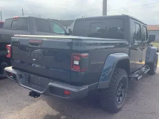 Jeep Gladiator 2025 4x4 Sport 4dr Cabina de Crew 5.0 ft. SB