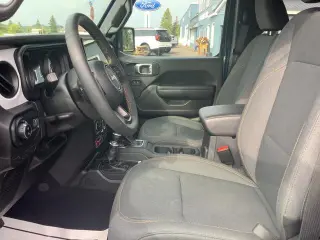 Jeep Gladiator 2025 4x4 Sport 4dr Cabina de Crew 5.0 ft. SB