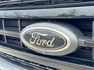 Ford F-150 2023 4x4 Platinum 4dr SuperCrew 5.5 ft. SB