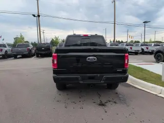 Ford F-150 2023 4x4 XLT 4 puertas SuperCrew 5.5 pies. SB