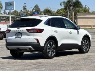 Ford Escape 2023 AWD Platinum 4dr SUV