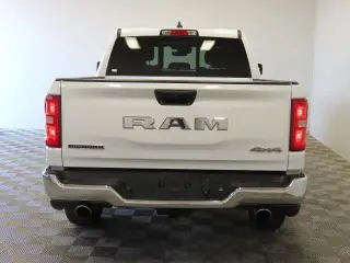 Ram 1500 2025 4x4 Big Horn Cabina de Tripulación 4 Puertas Cajón de Carga de 5.6 pies Pick-up
