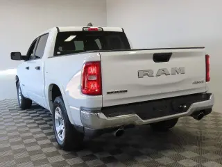 Ram 1500 2025 4x4 Big Horn Cabina de Tripulación 4 Puertas Cajón de Carga de 5.6 pies Pick-up