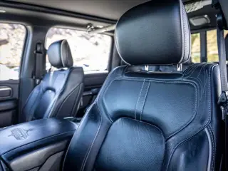 Camioneta Ram 1500 2019 4x4 Limited Cabina Crew de 4 puertas con baulera de 5.6 pies